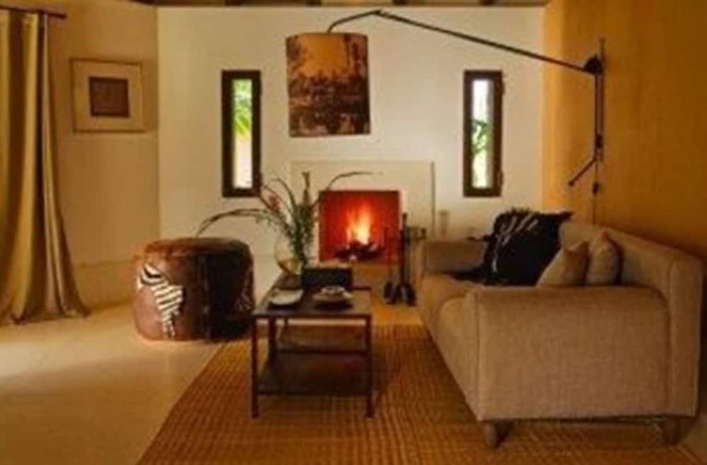 Hotel Les Cinq Djellabas Douar Caïd Layadi Exteriör bild